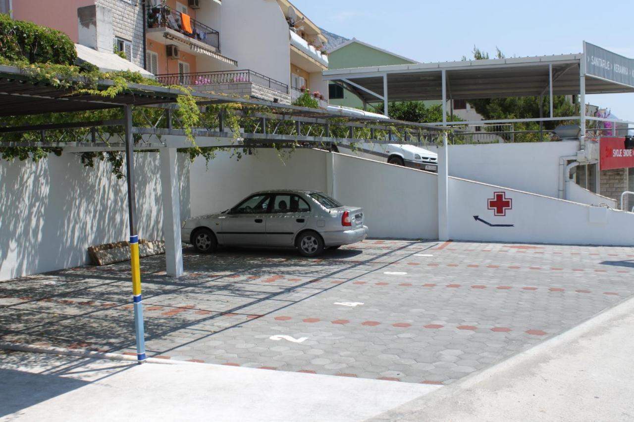 Apartments with a parking space Makarska - 6696 Exteriör bild
