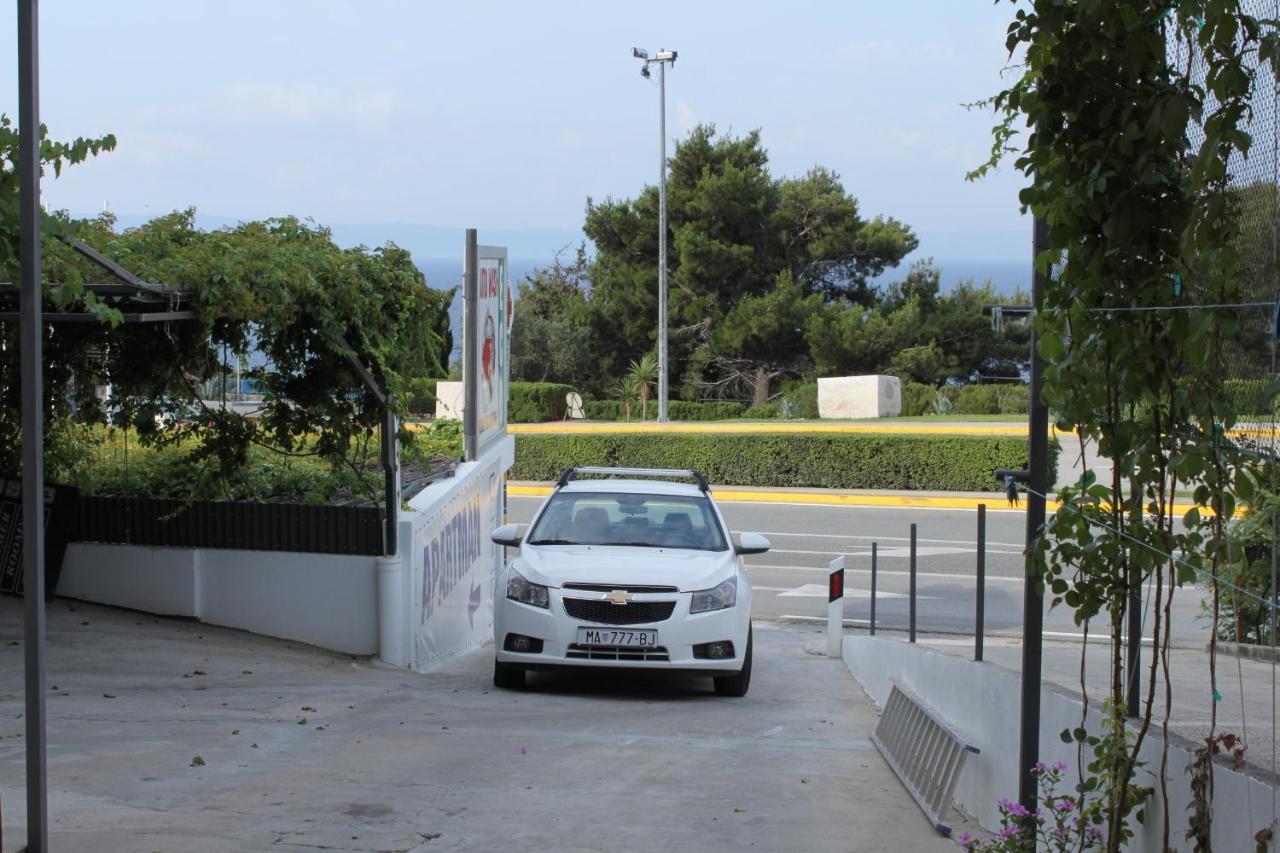 Apartments with a parking space Makarska - 6696 Exteriör bild