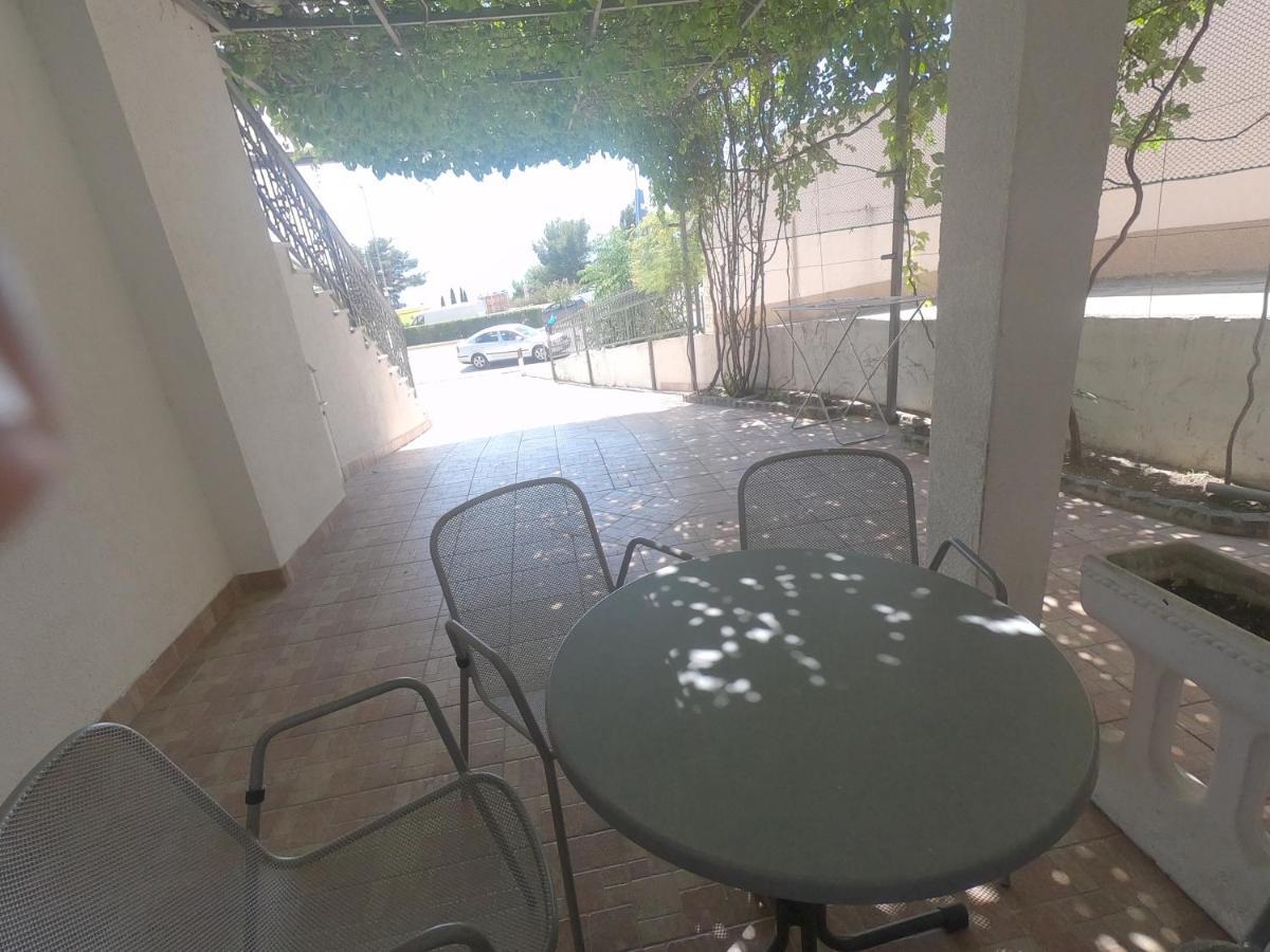 Apartments with a parking space Makarska - 6696 Exteriör bild